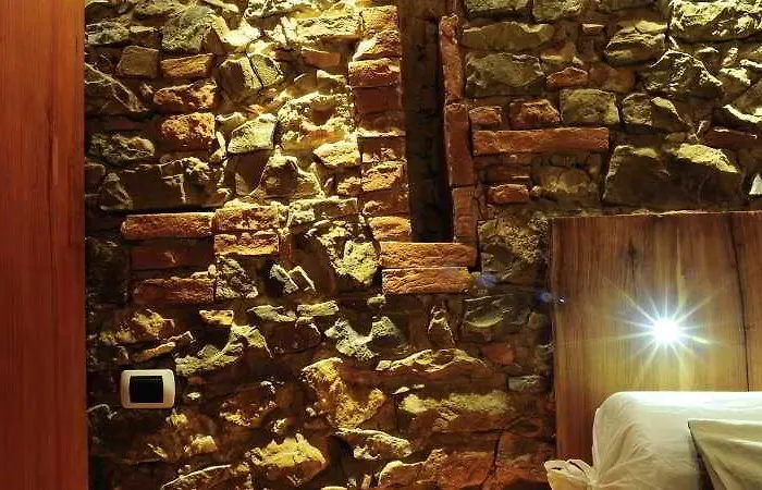 Castello Di Montalbano Oda ve Kahvaltı San Jacopo al Girone